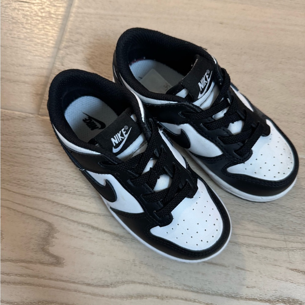 Nike Dunk Panda low black and white sneakers toddler 9C